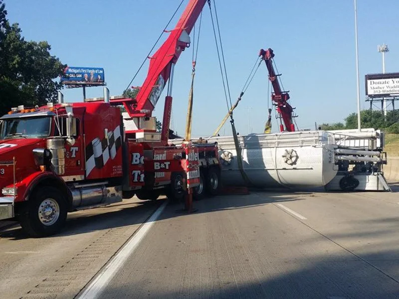 B&T heavy recovery of overturned dump trailer